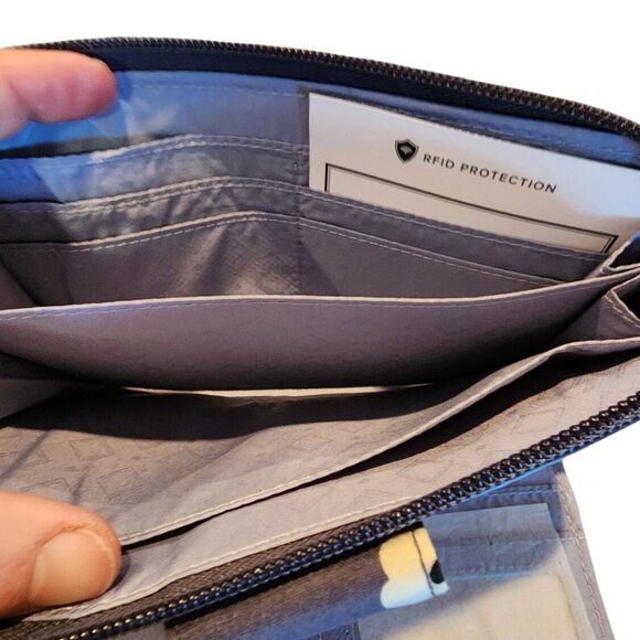 Vera Bradley RFID Turnlock Wallet In Charmont meadow NWOT - Picture 6 of 6